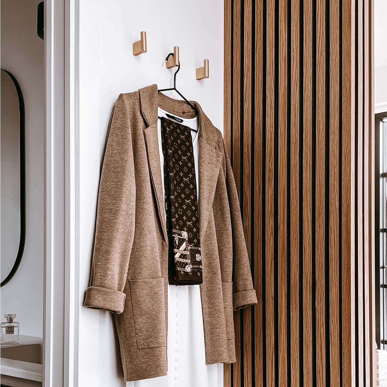 Skapa en stilren walk-in-closet med krok Graf – @arkihem visar hur