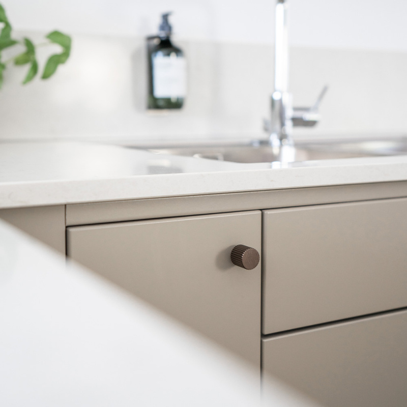 Knopp Helix Stripe - Mörk brons