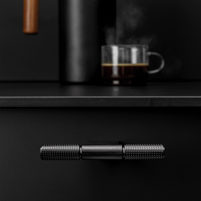 Knopp T Point - Borstad svart