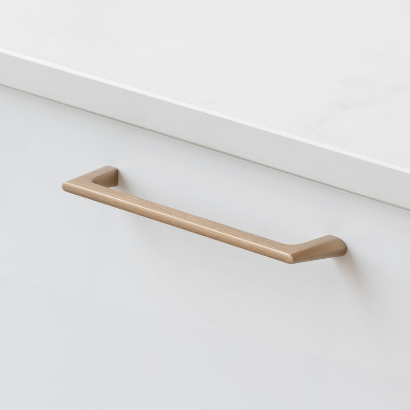 Handtag Liv - 160mm - Borstad ljus guld