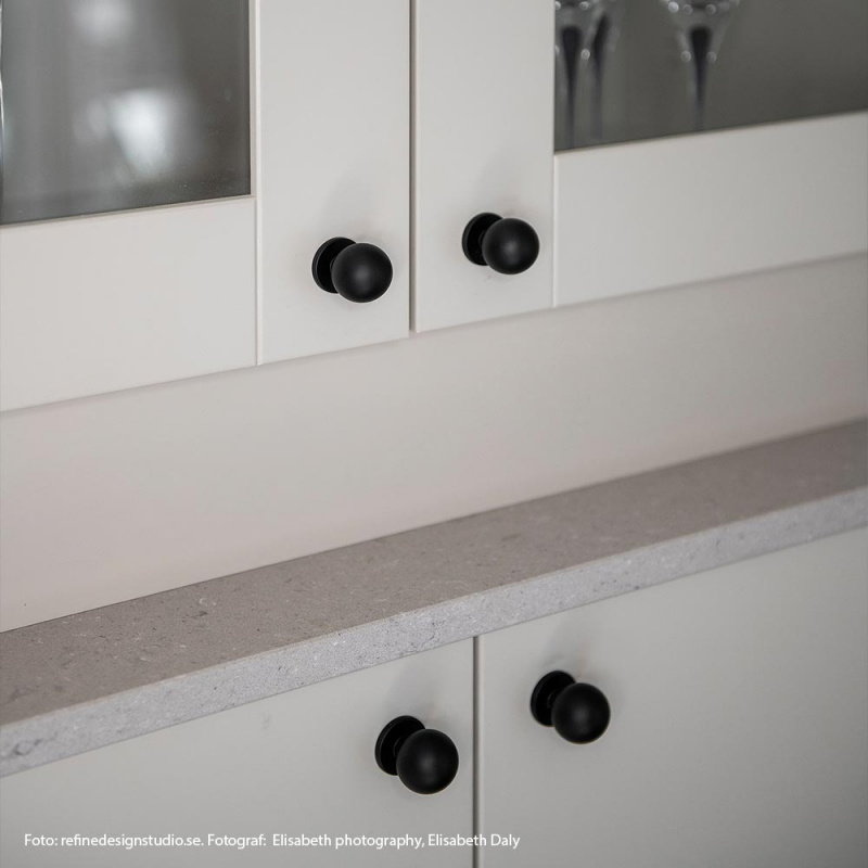 Knopp Solliden Mattsvart