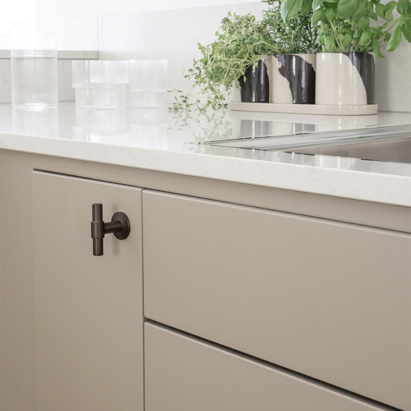 Knopp T Uniform - Brunerad mässing