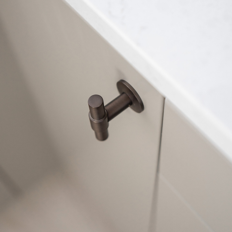 Knopp T Uniform - Brunerad mässing