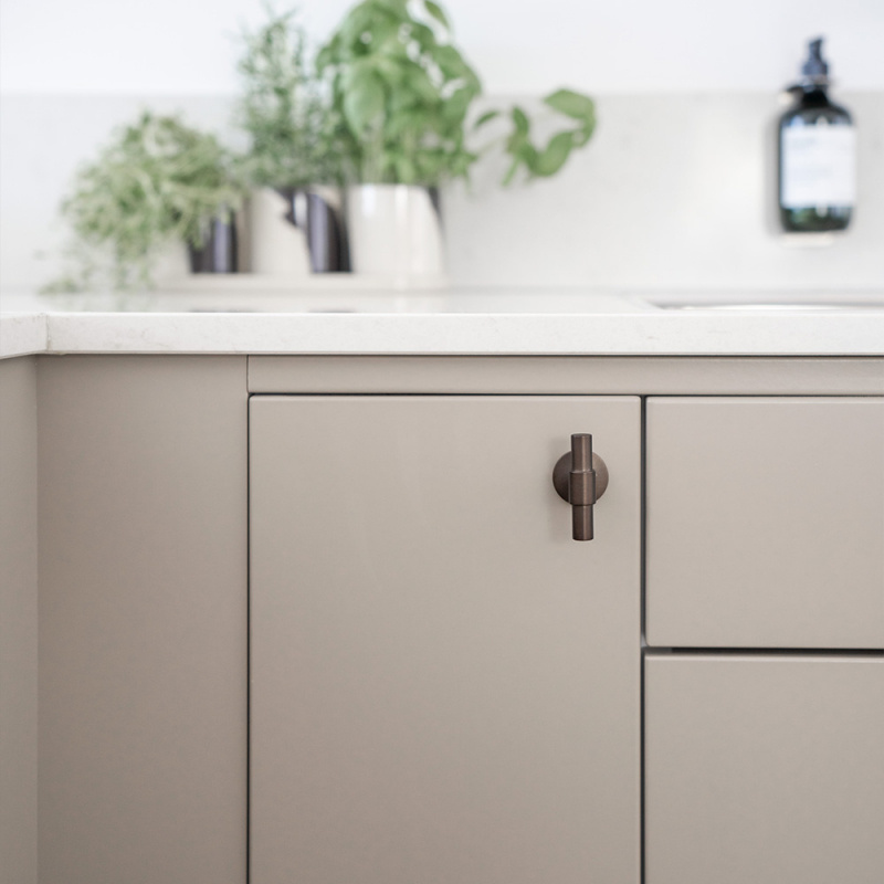 Knopp T Uniform - Brunerad mässing