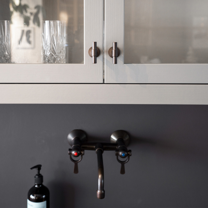 Knopp T Uniform - Brunerad mässing