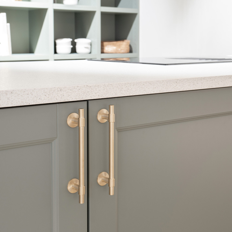 Handtag Uniform - 128mm - Borstad obehandlad mässing