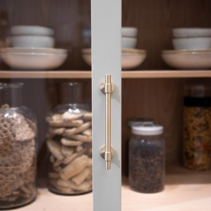 Handtag Uniform - 128mm - Borstad obehandlad mässing