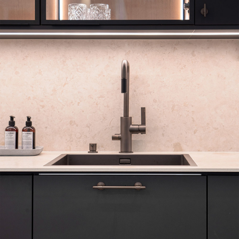 Handtag Uniform - 128mm - Brunerad mässing