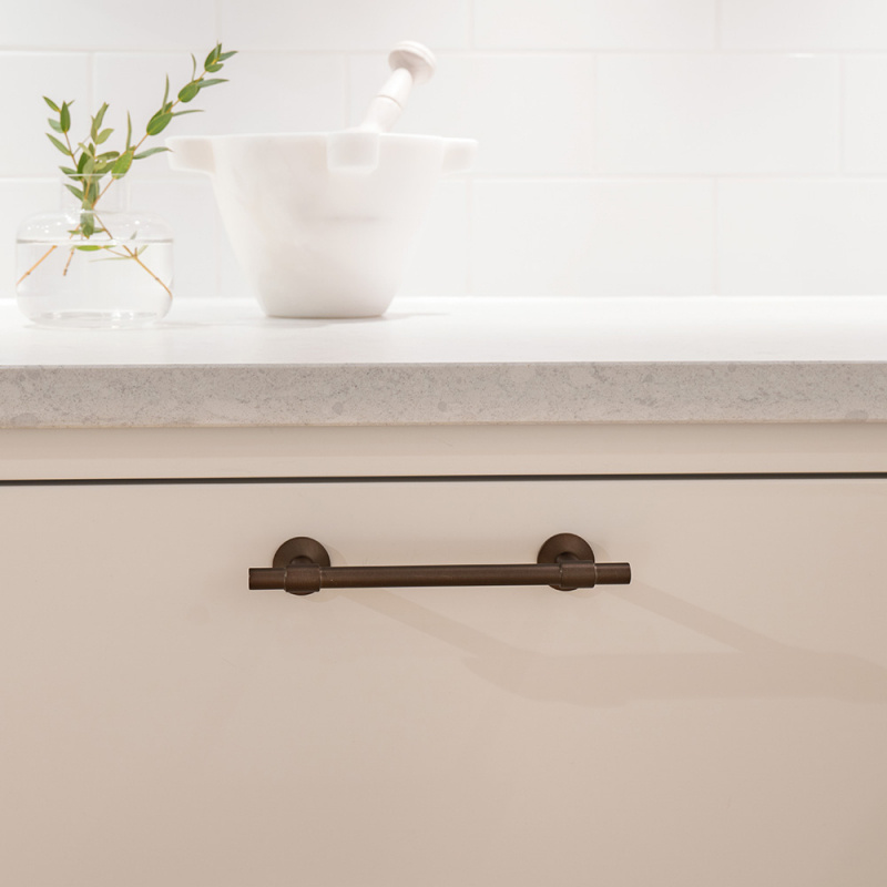 Handtag Uniform - 128mm - Brunerad mässing