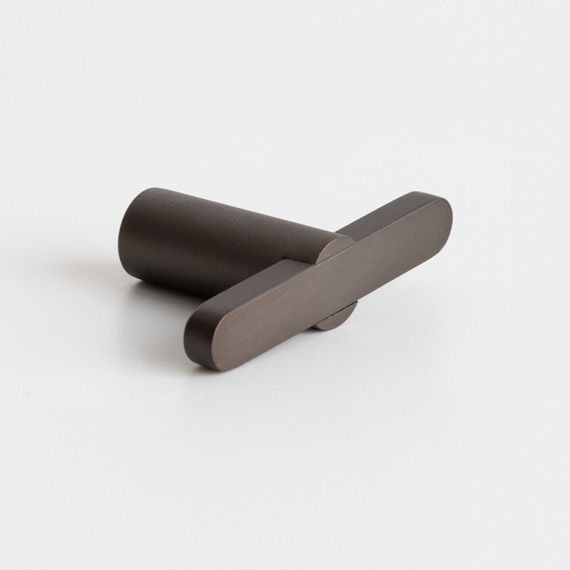 Knopp T Flow - Brunerad mässing