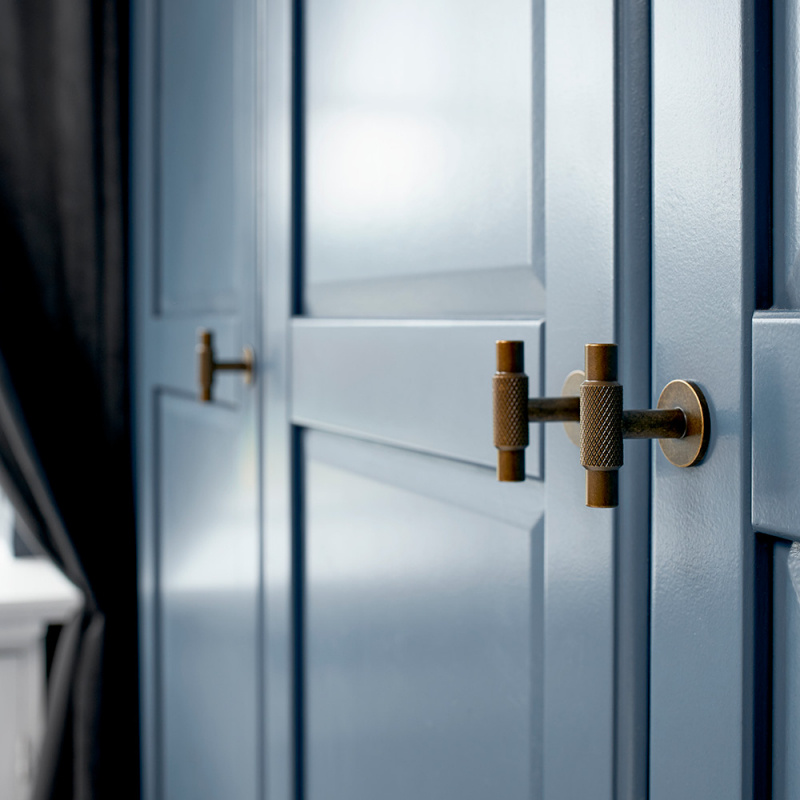 Knopp Manor T - Antik mässing