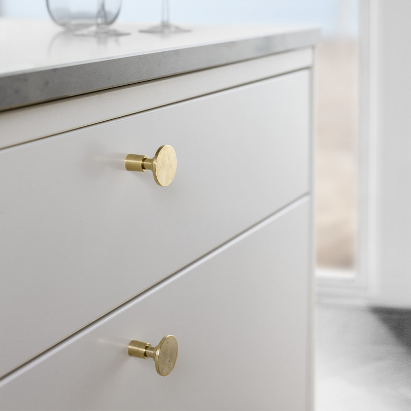 Knopp Jubilee - 28mm - Obehandlad mässing