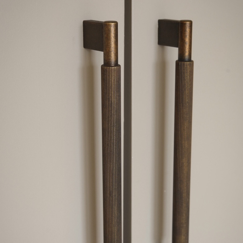 Handtag Arpa - 192mm - Antik mässing