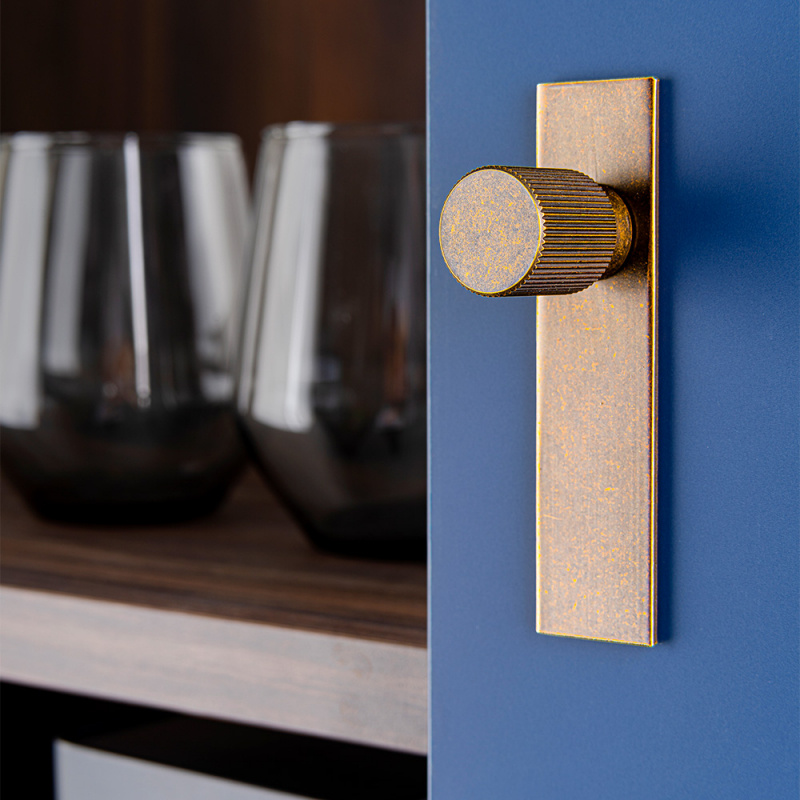 Knopp Arpa - Bricka - Antik mässing