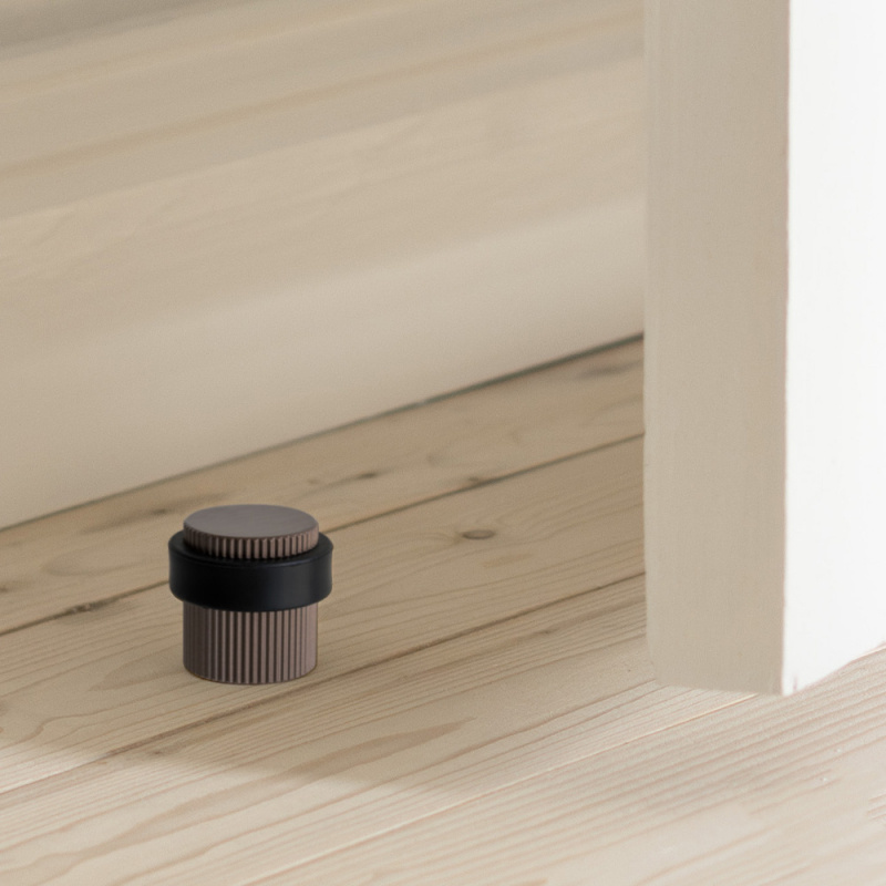 Dörrstopp Helix Stripe - Mörk brons