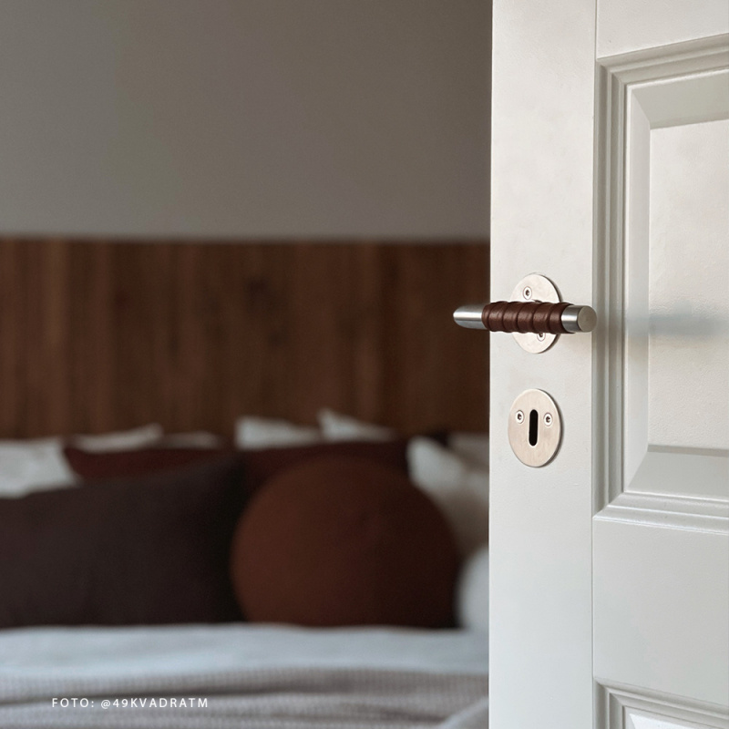 Dörrhandtag Kastrup 04 - Rostfritt Läderlindat/brun