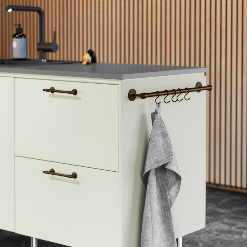 Köksreling Aveny - 600mm - Komplett - Brunerad mässing