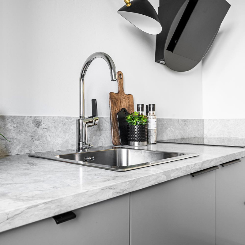 Edge Straight, borstad svart. Foto: hemisfar.com