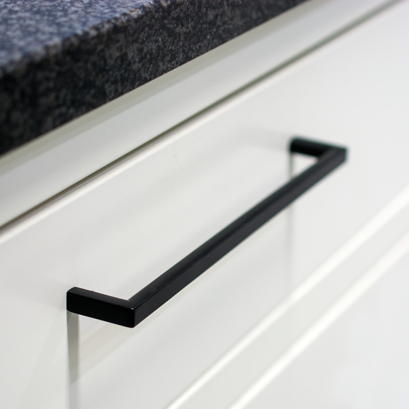 Handtag 0143 svart c/c 192