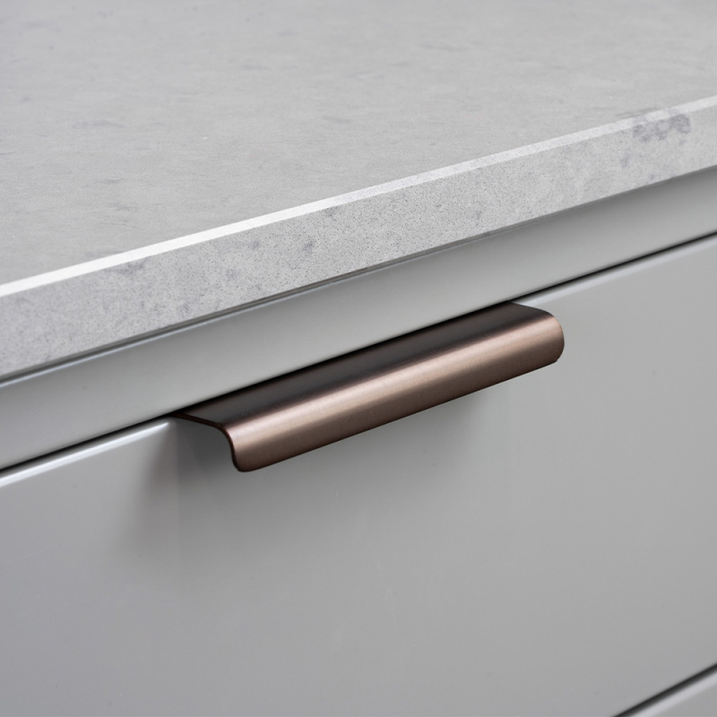 Handtag Lip - Brunerad mässing