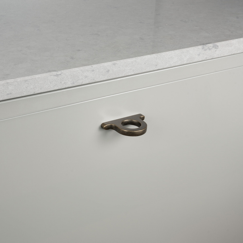 Handtag Omega - Antik mässing