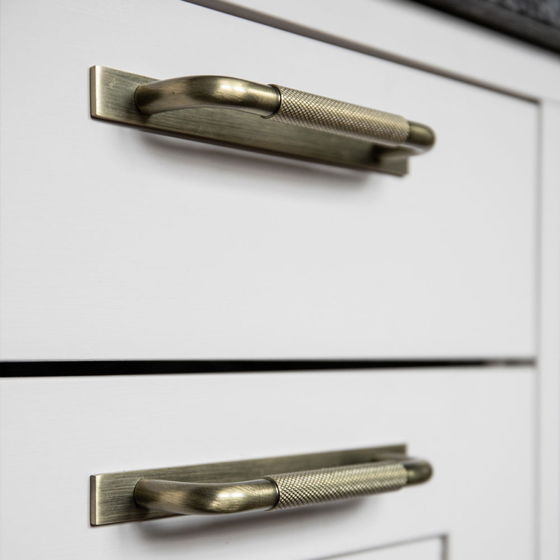 Handtag Helix - Bricka - Antik brons