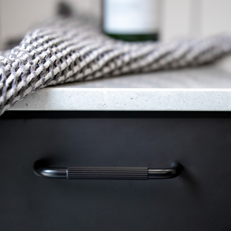 Handtag Helix Stripe - Mattsvart