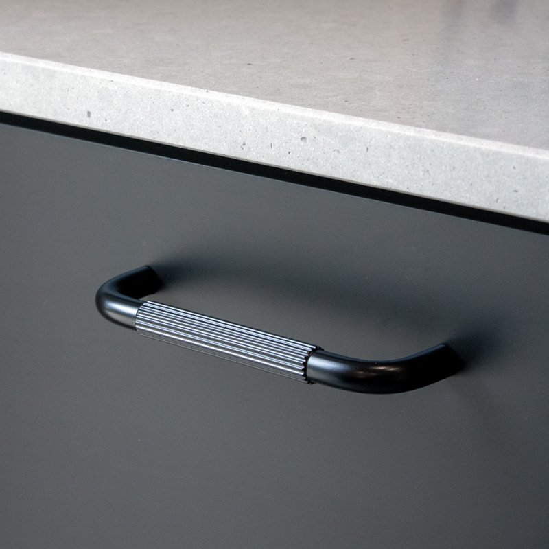 Handtag Helix Stripe - Mattsvart