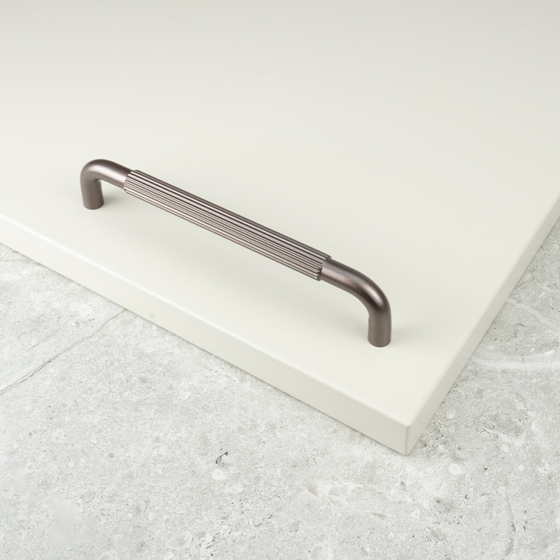 Handtag Helix Stripe - Mörk brons