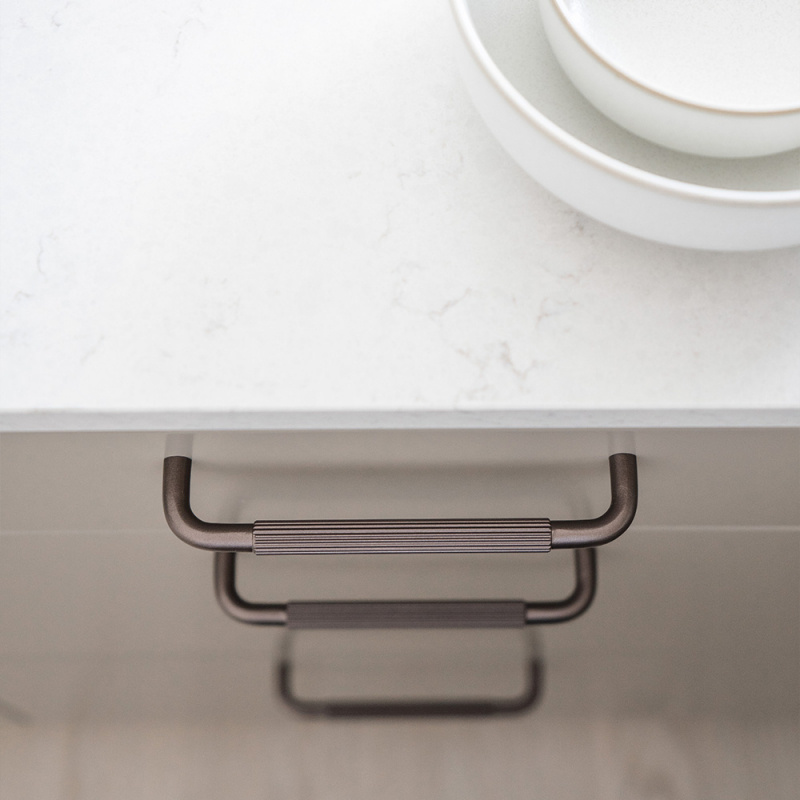 Handtag Helix Stripe - Mörk brons