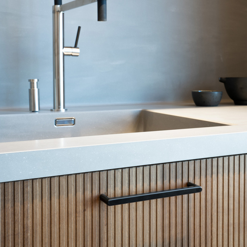 Handtag Inez - Mattsvart