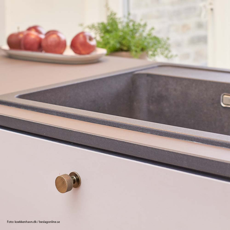 Knopp Crest - Antik brons