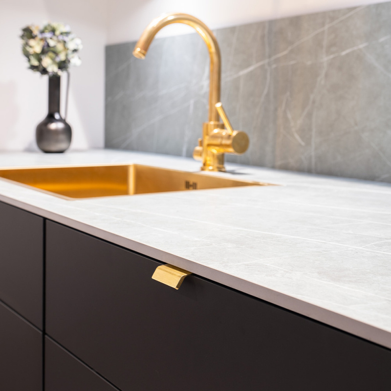 Profilhandtag Side - Borstad mässing