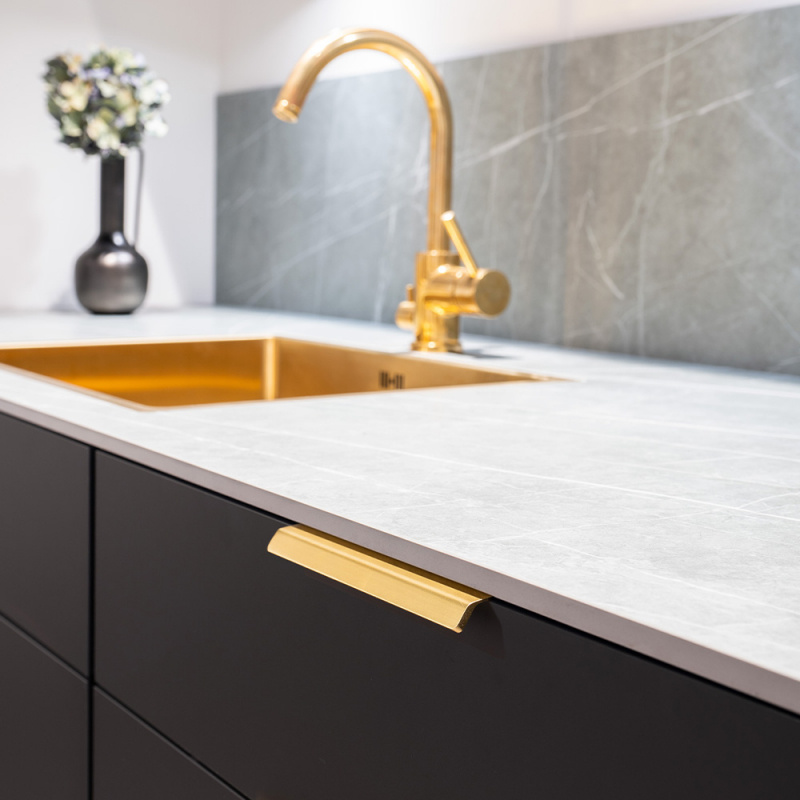 Profilhandtag Side - Borstad mässing